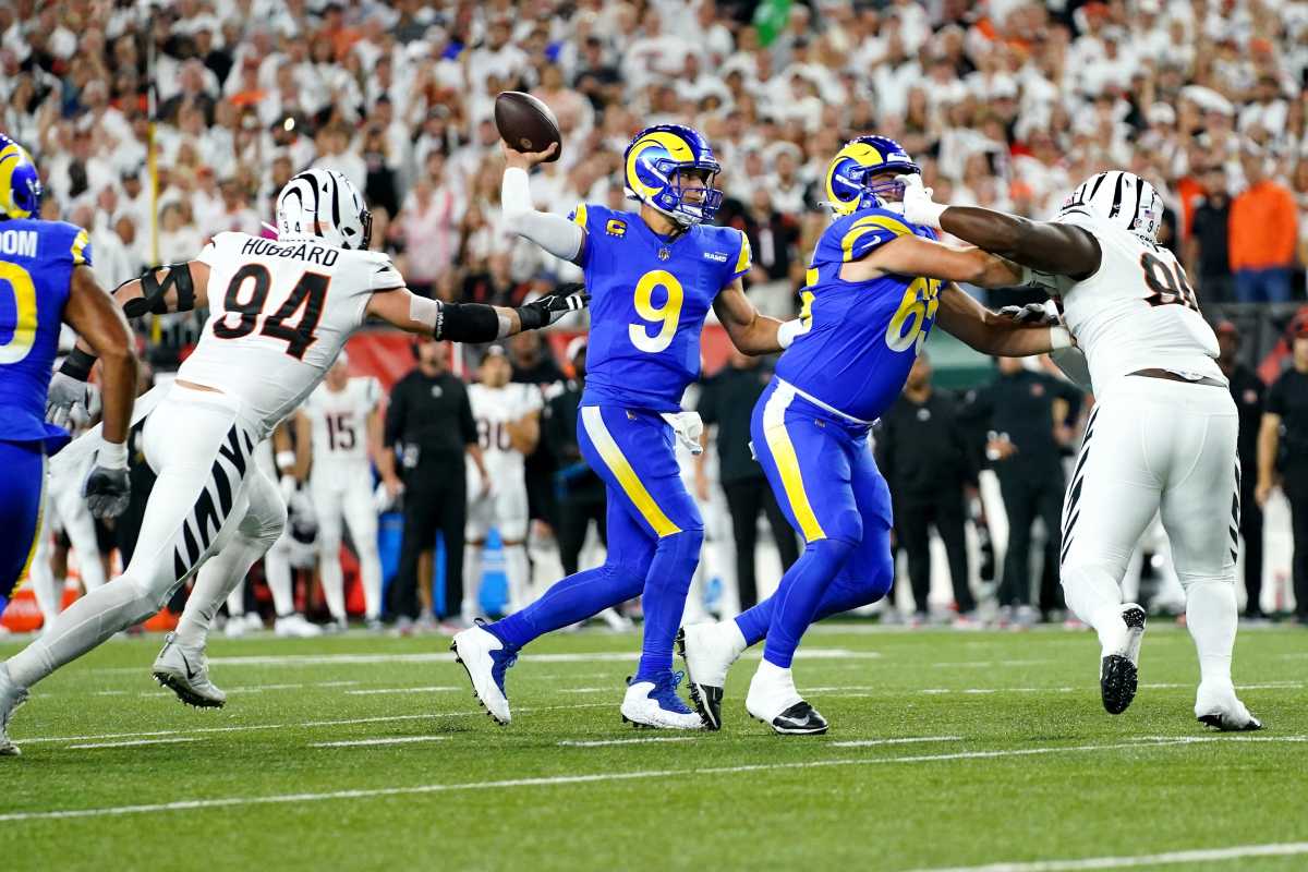 Matthew Stafford pressured by Bengals defense